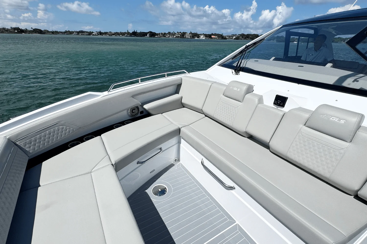 2026 Cruisers Yachts 42 GLS Outboard Image Thumbnail #38