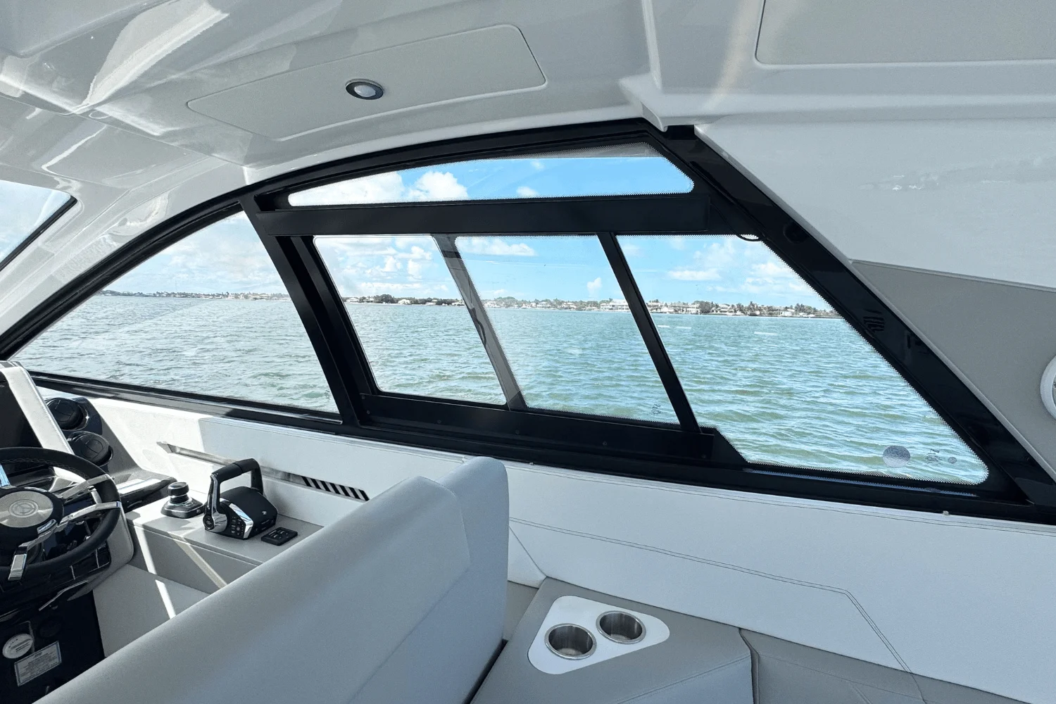 2026 Cruisers Yachts 42 GLS Outboard Image Thumbnail #34