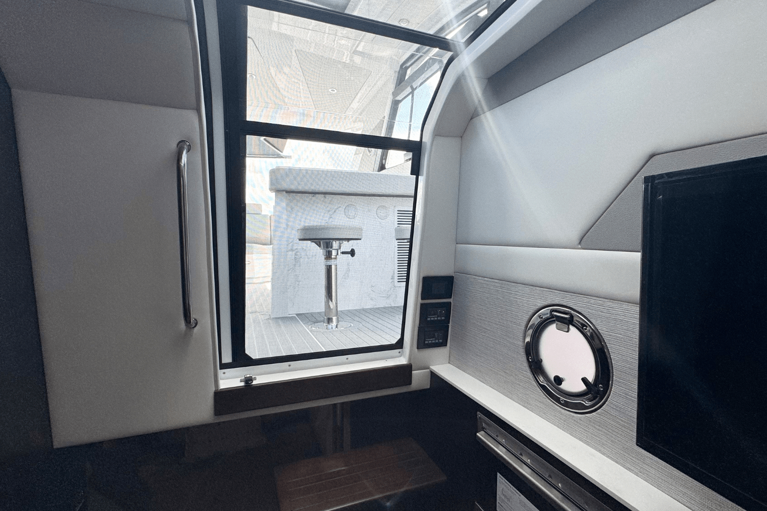 2026 Cruisers Yachts 42 GLS Outboard Image Thumbnail #25