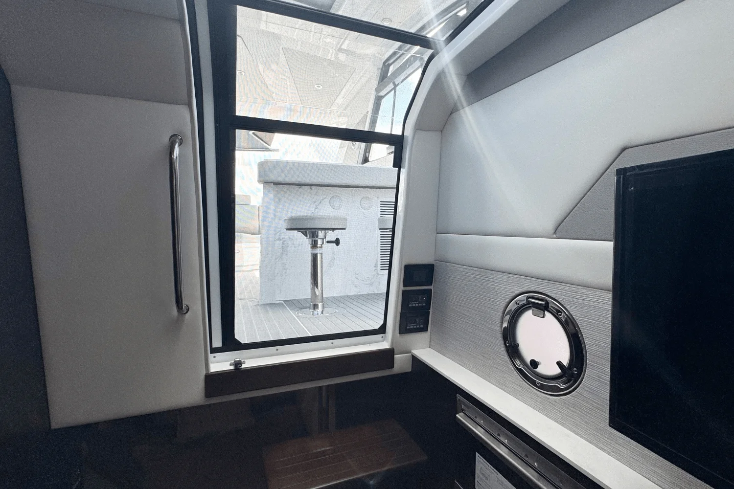 2026 Cruisers Yachts 42 GLS Outboard Image Thumbnail #25