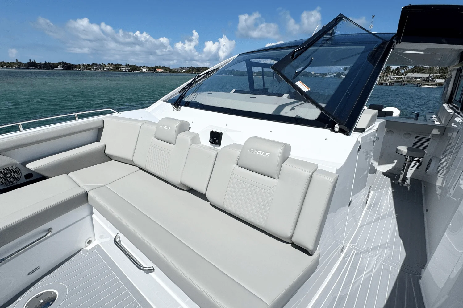 2026 Cruisers Yachts 42 GLS Outboard Image Thumbnail #39