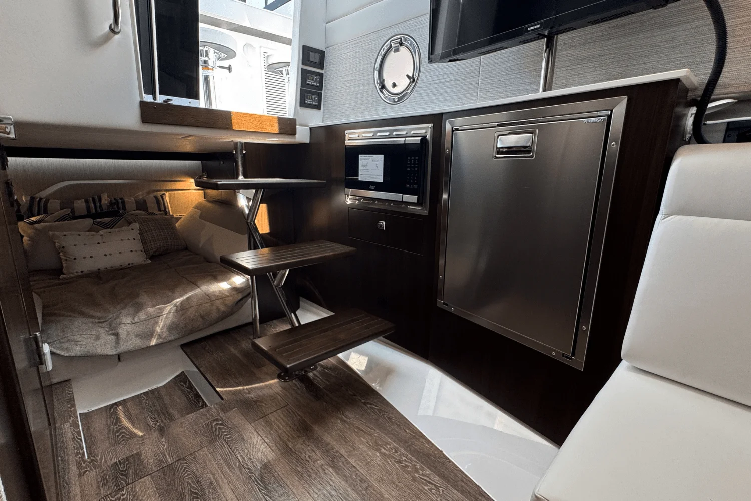 2026 Cruisers Yachts 42 GLS Outboard Image Thumbnail #27