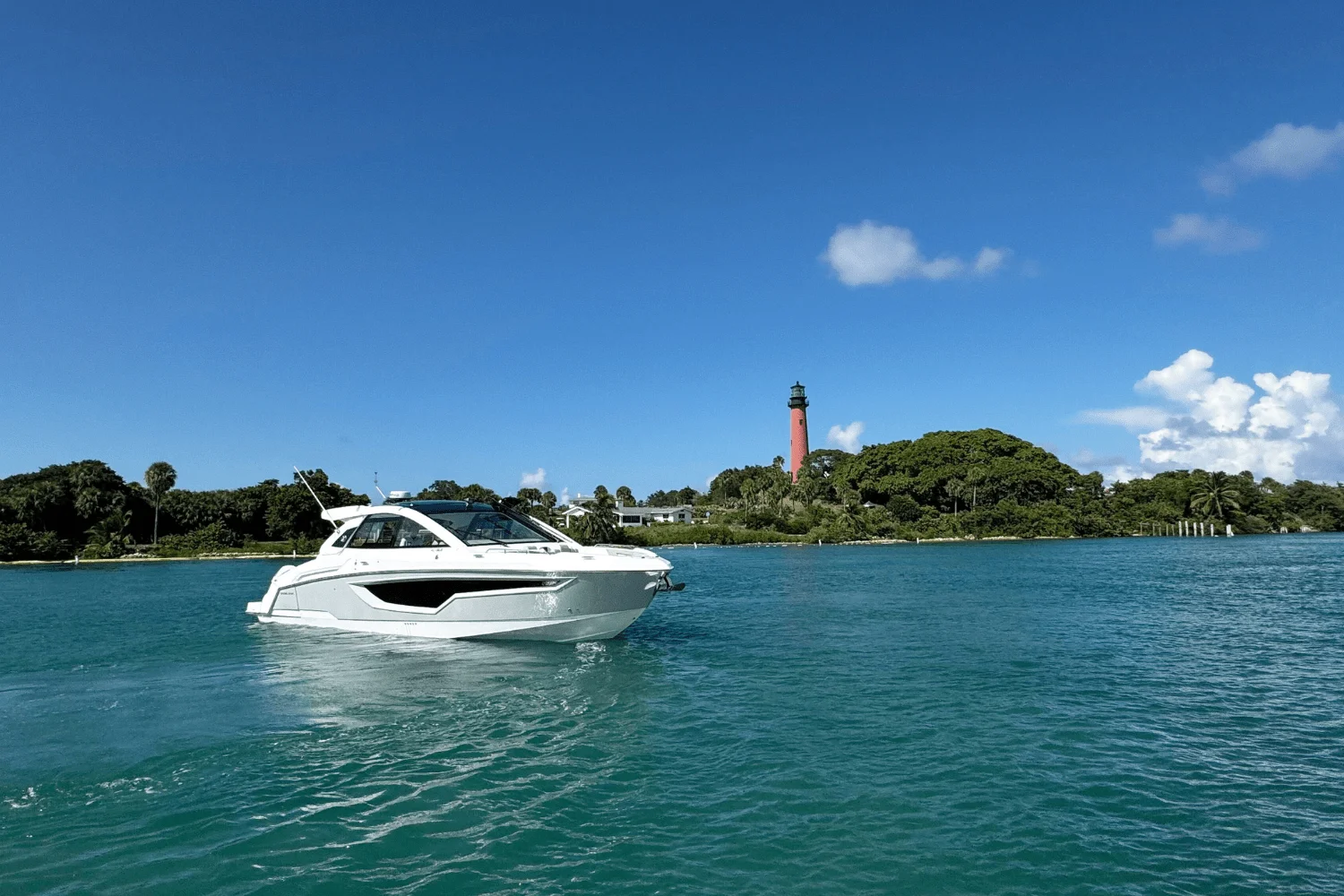 2026 Cruisers Yachts 42 GLS Outboard Image Thumbnail #3