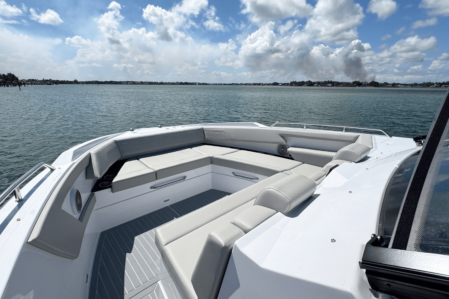 2026 Cruisers Yachts 42 GLS Outboard Image Thumbnail #40