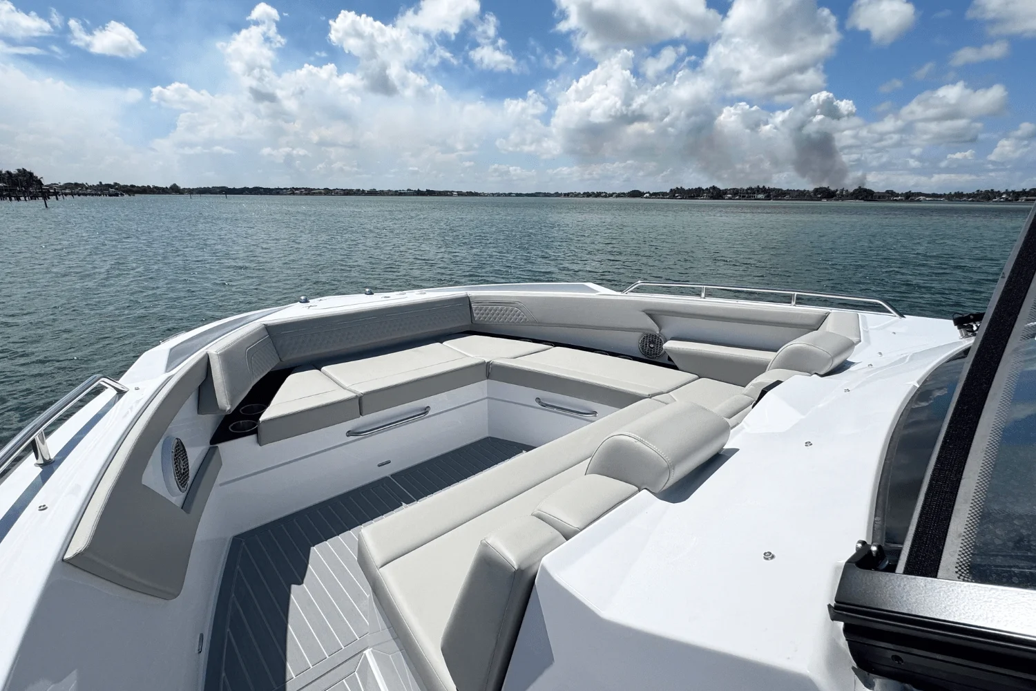 2026 Cruisers Yachts 42 GLS Outboard Image Thumbnail #40