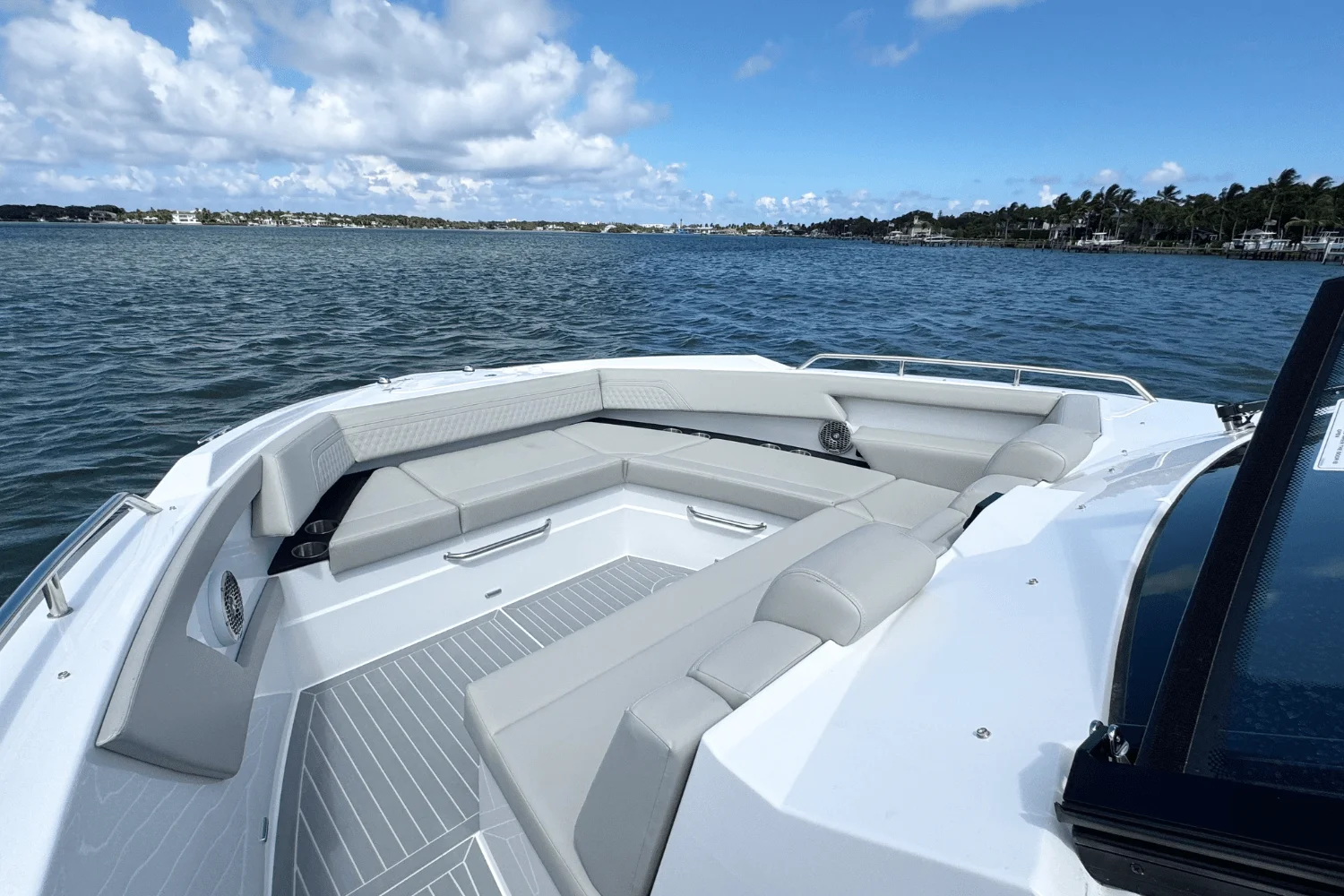 2026 Cruisers Yachts 42 GLS Outboard Image Thumbnail #37