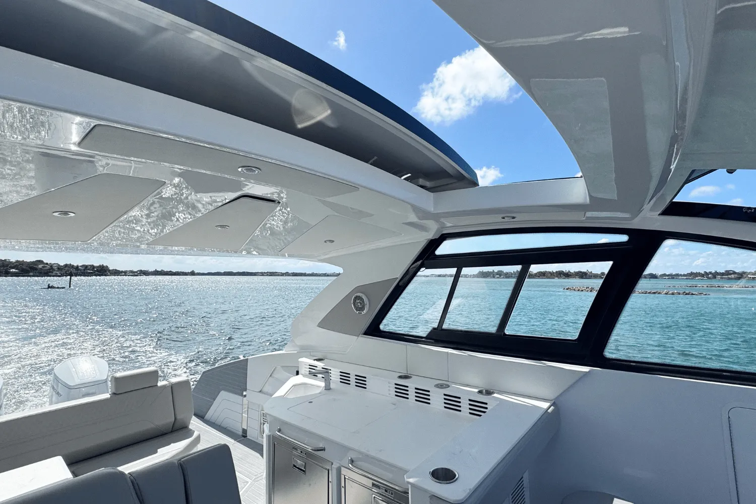 2026 Cruisers Yachts 42 GLS Outboard Image Thumbnail #23