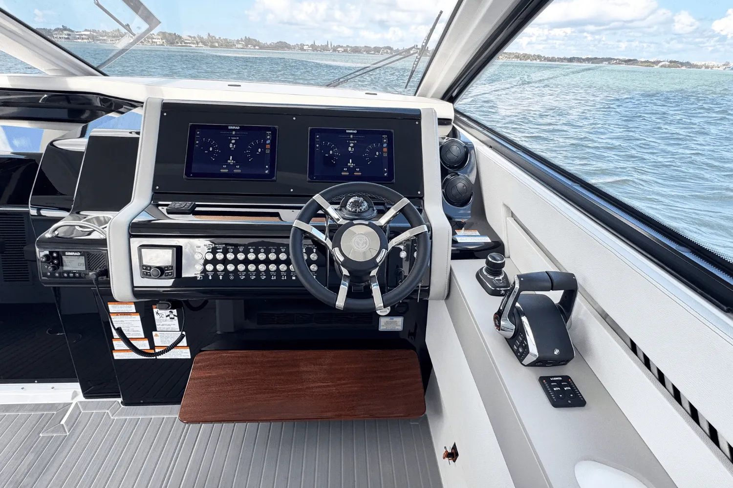 2026 Cruisers Yachts 42 GLS Outboard Image Thumbnail #10