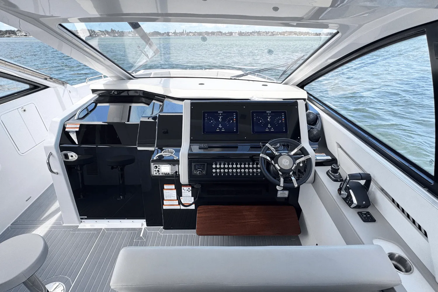 2026 Cruisers Yachts 42 GLS Outboard Image Thumbnail #11