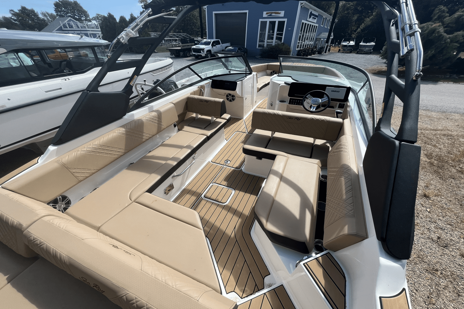 2025 Sea Ray SDX 270 Outboard Image Thumbnail #7