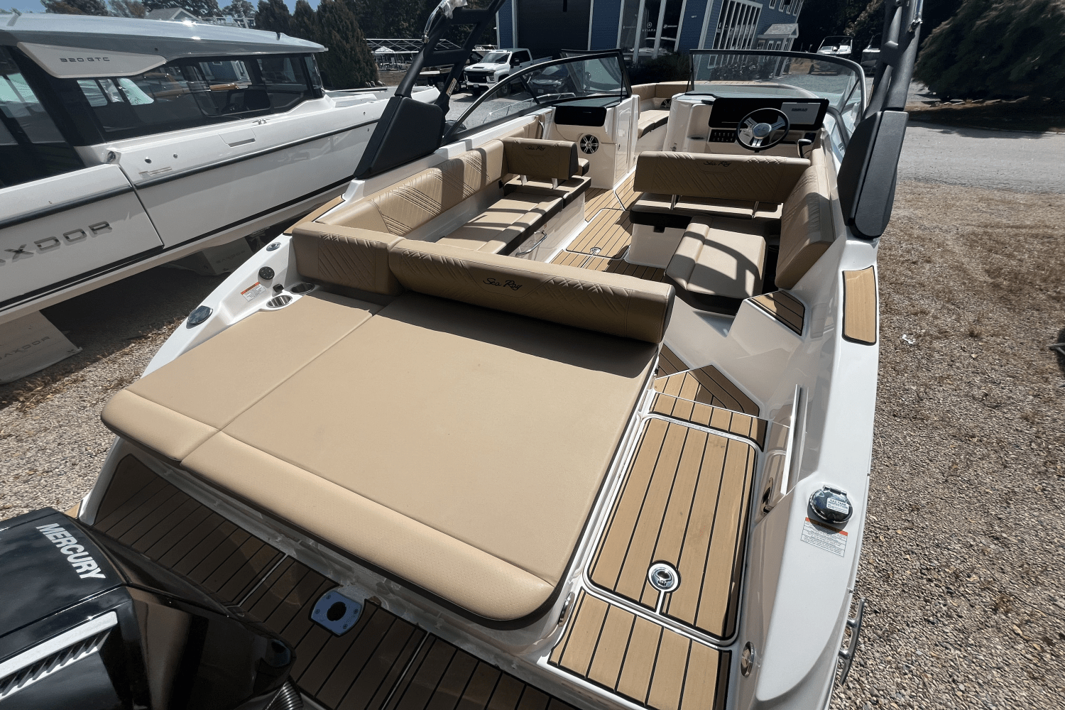 2025 Sea Ray SDX 270 Outboard Image Thumbnail #5