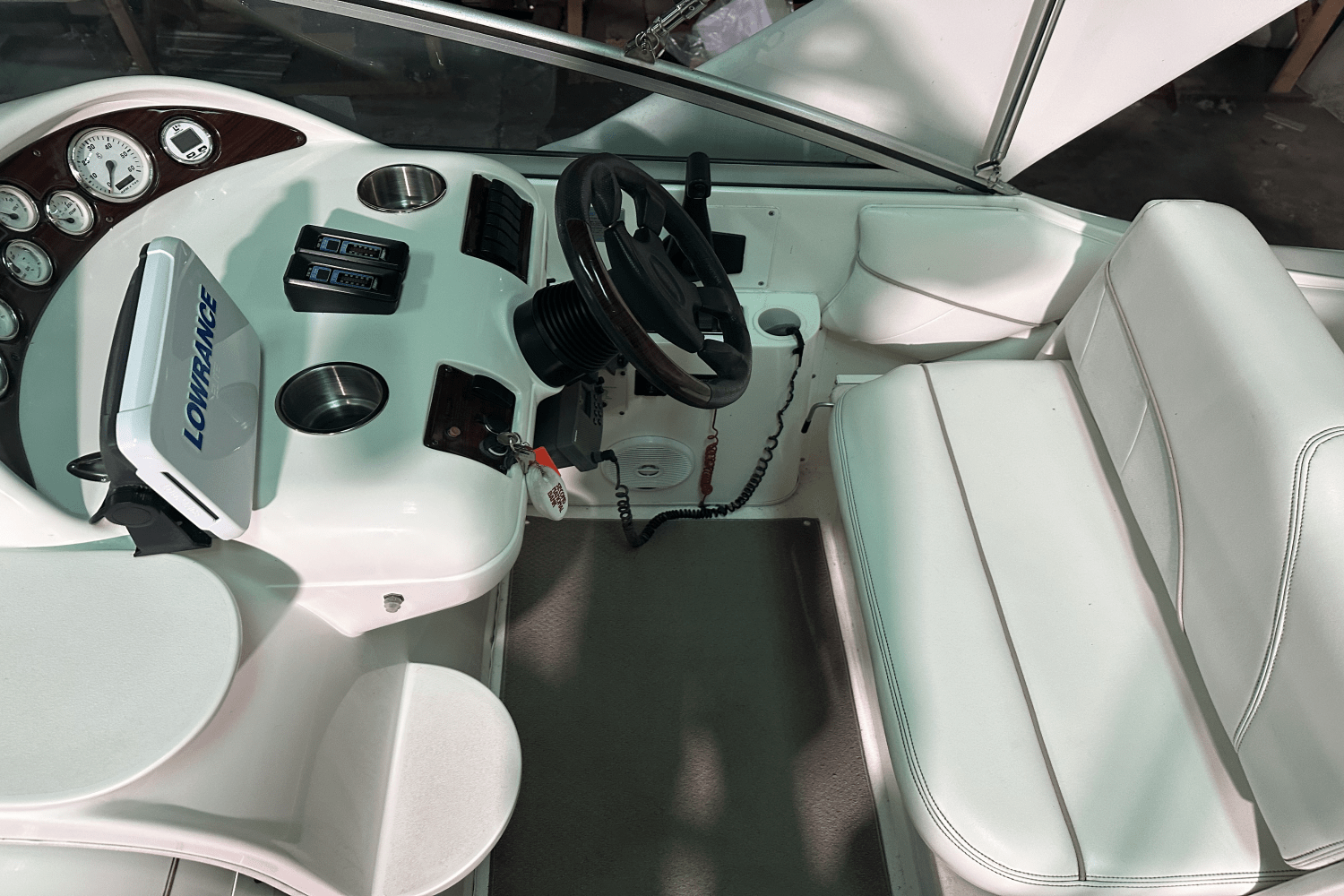 2001 Larson CABRIO 270 Image Thumbnail #11