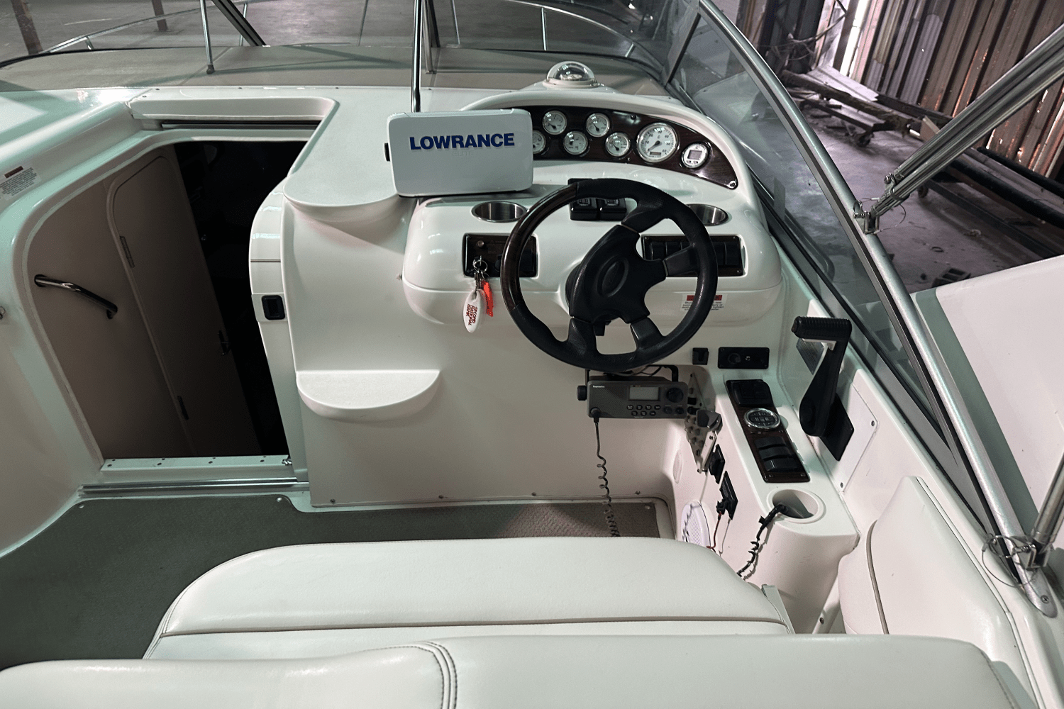 2001 Larson CABRIO 270 Image Thumbnail #10