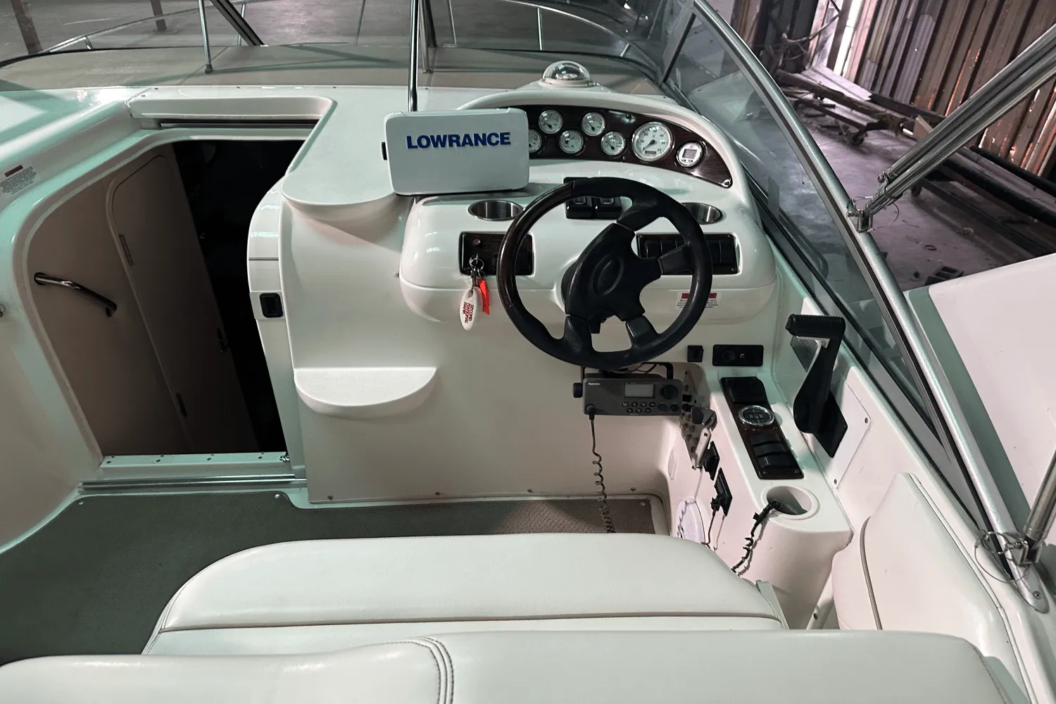 2001 Larson CABRIO 270 Image Thumbnail #10
