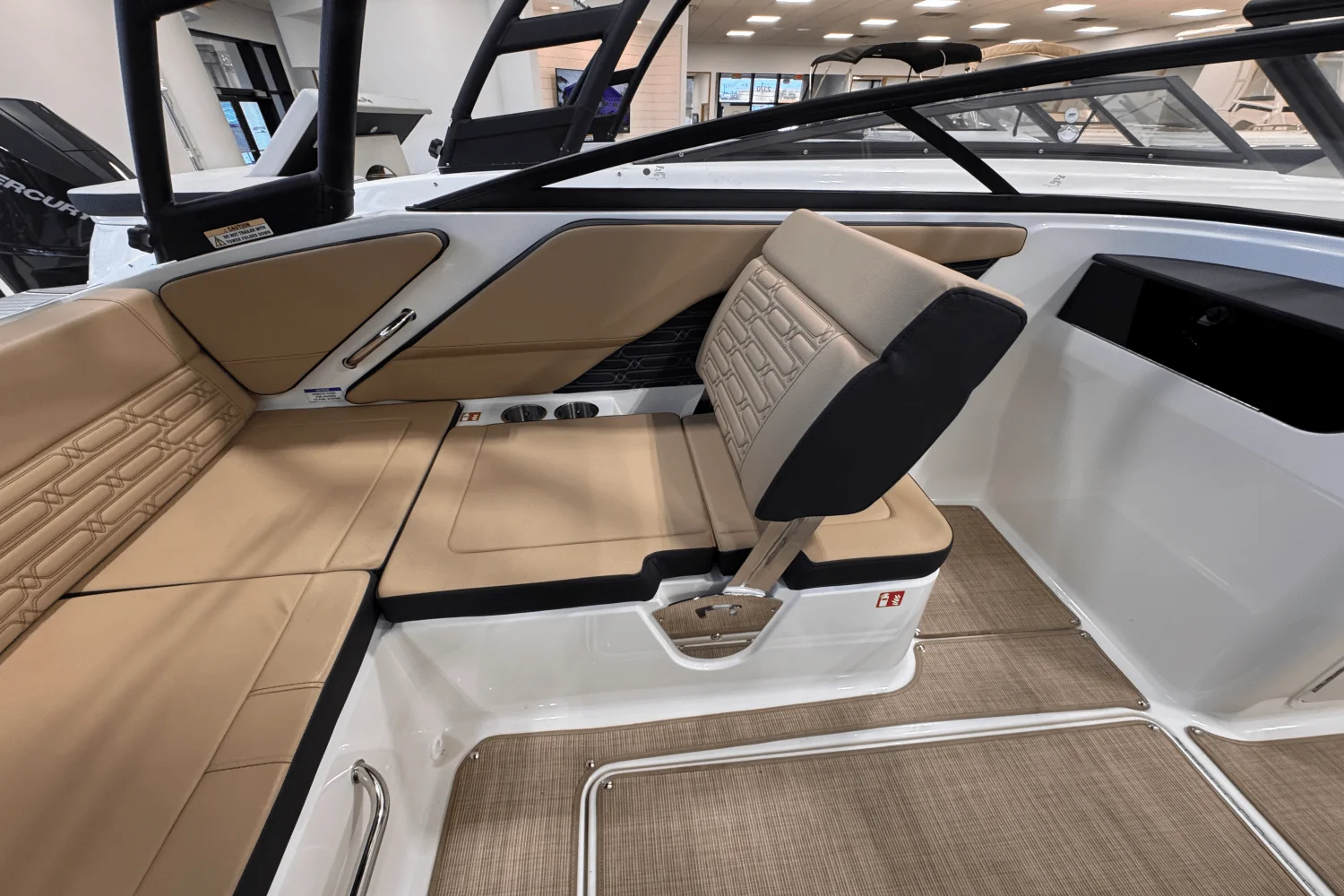 2025 Sea Ray SPX 190 Outboard Image Thumbnail #12