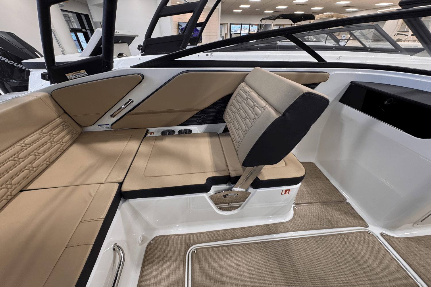 2025 Sea Ray SPX 190 Outboard Image Thumbnail #12