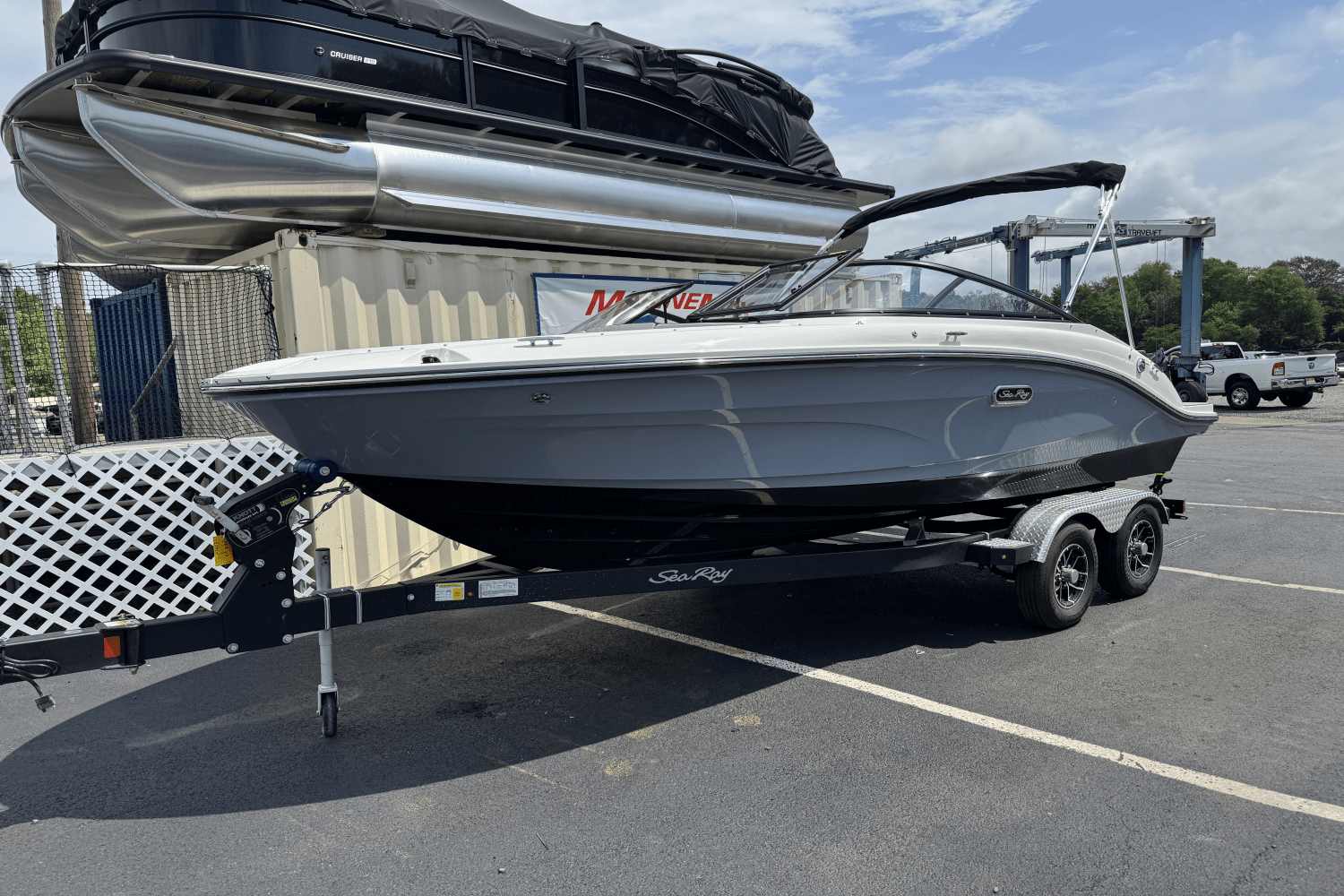 2025 Sea Ray SPX 190 Image Thumbnail #3