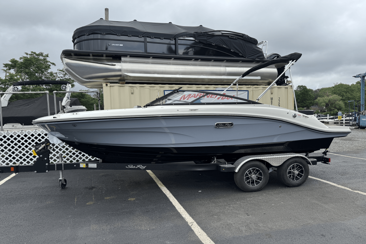 2025 Sea Ray SPX 190 Image Thumbnail #9