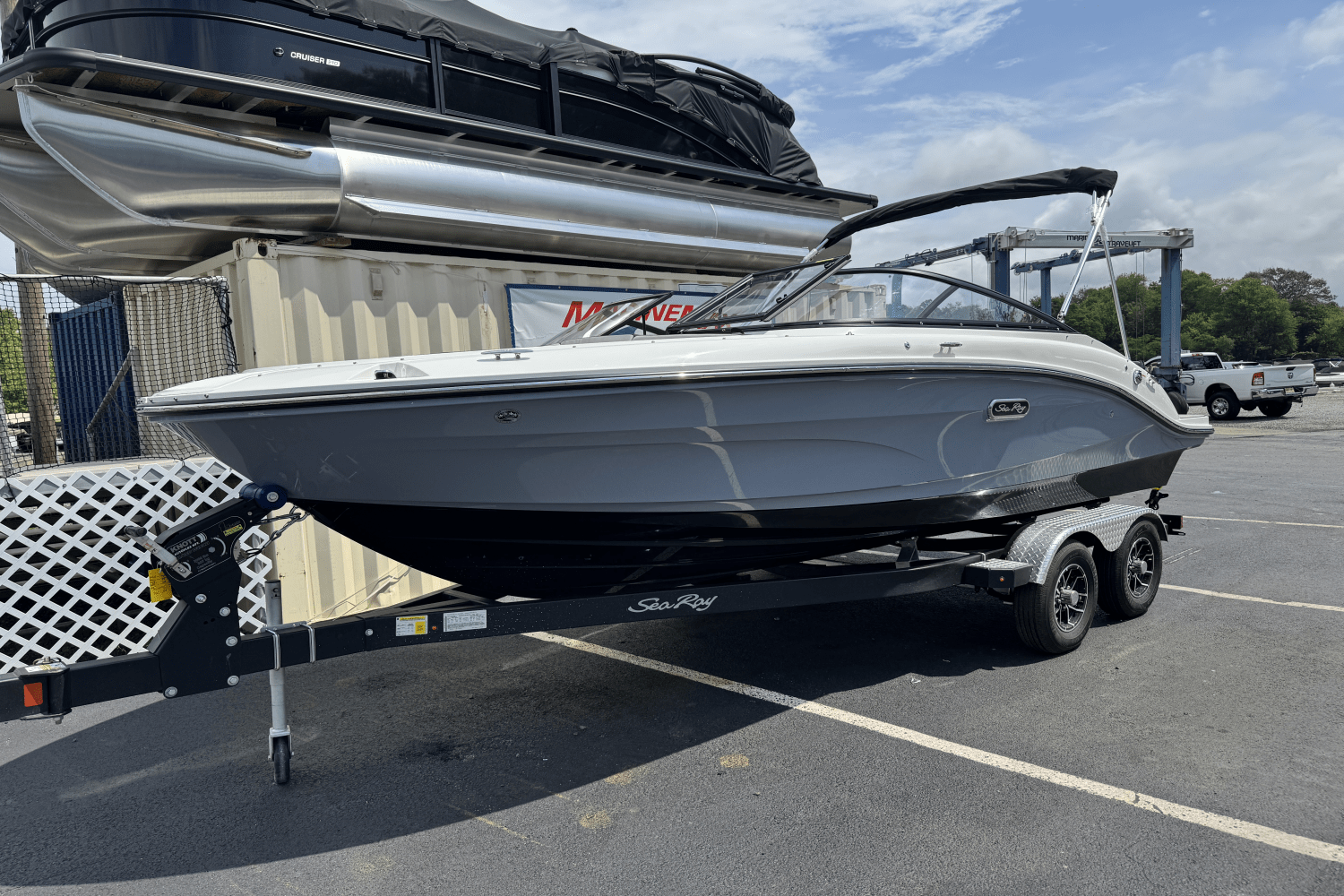 2025 Sea Ray SPX 190 Image Thumbnail #2