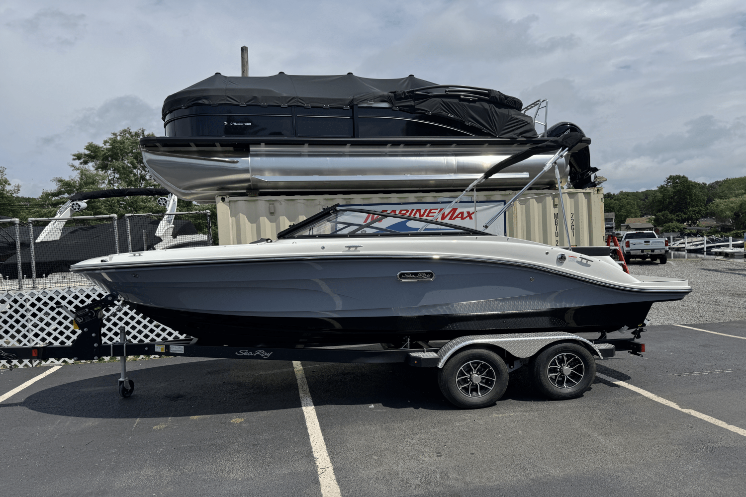 2025 Sea Ray SPX 190 Image Thumbnail #4