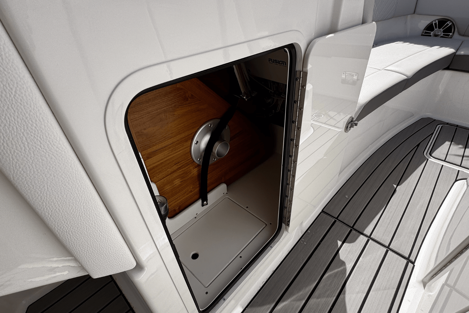 2025 Sea Ray SDX 270 Outboard Image Thumbnail #18