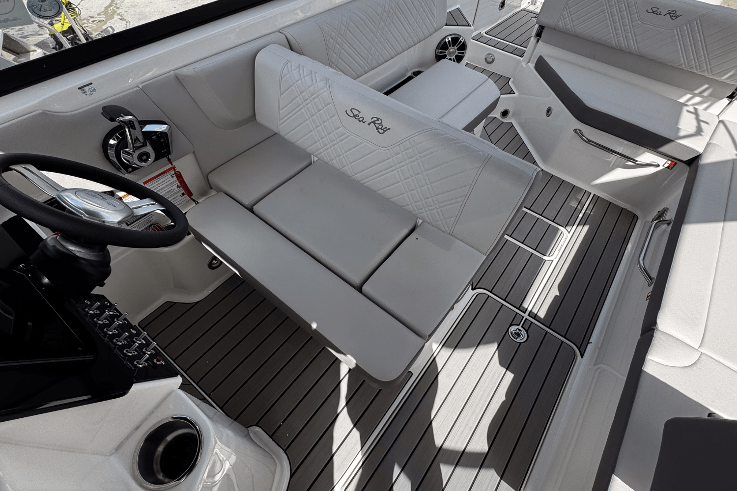 2025 Sea Ray SDX 270 Outboard Image Thumbnail #13