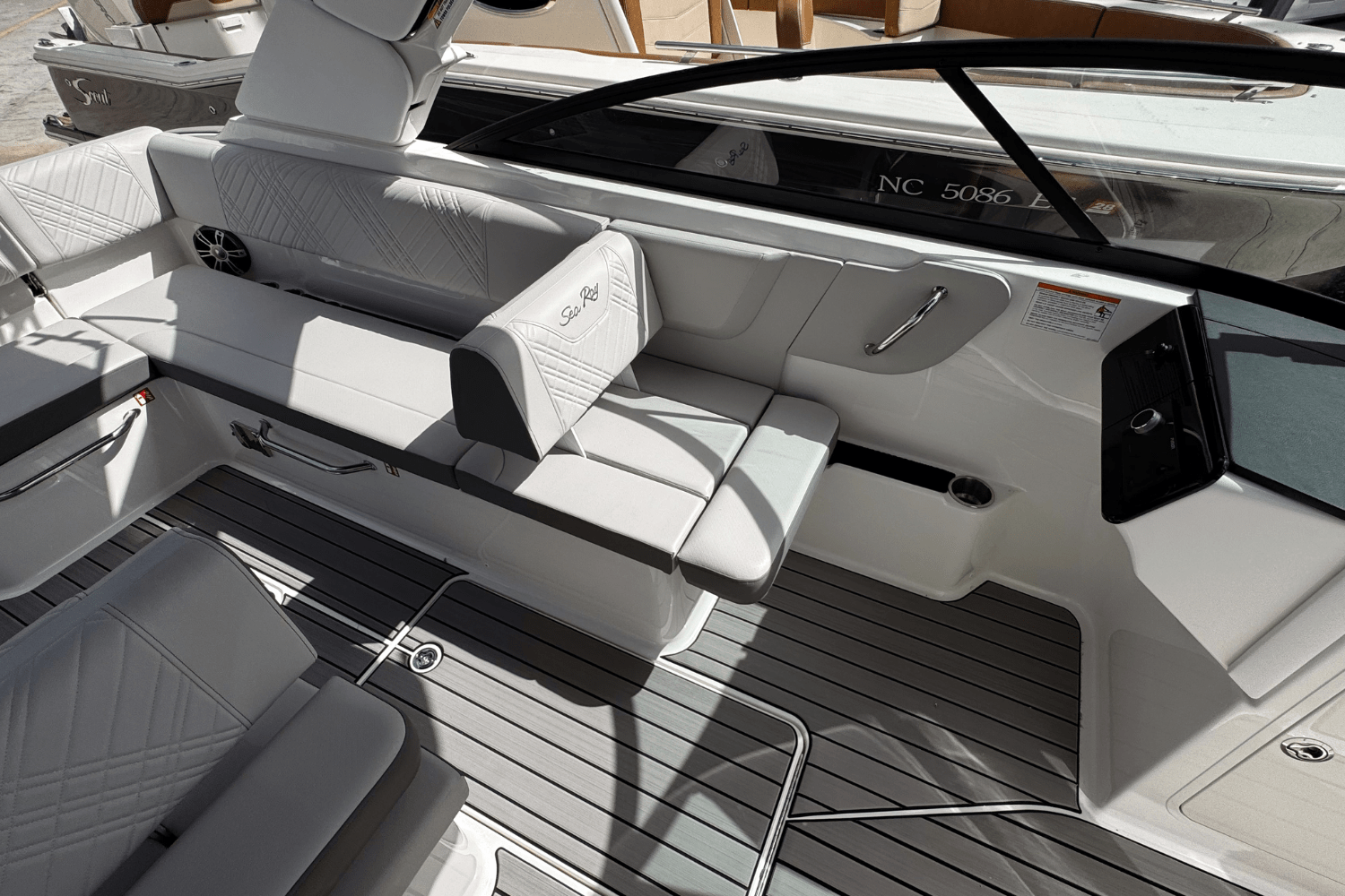 2025 Sea Ray SDX 270 Outboard Image Thumbnail #7
