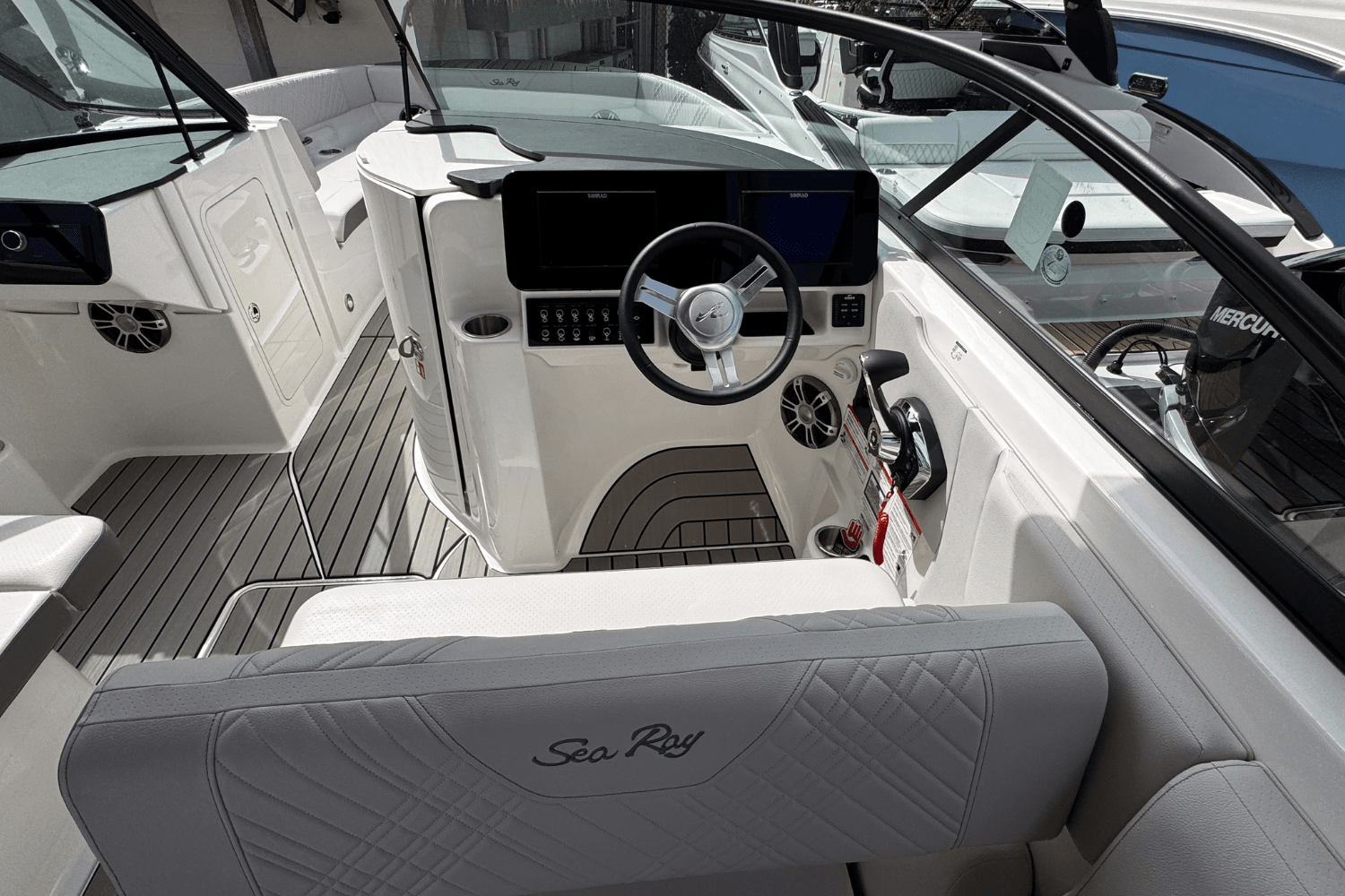 2025 Sea Ray SDX 270 Outboard Image Thumbnail #9