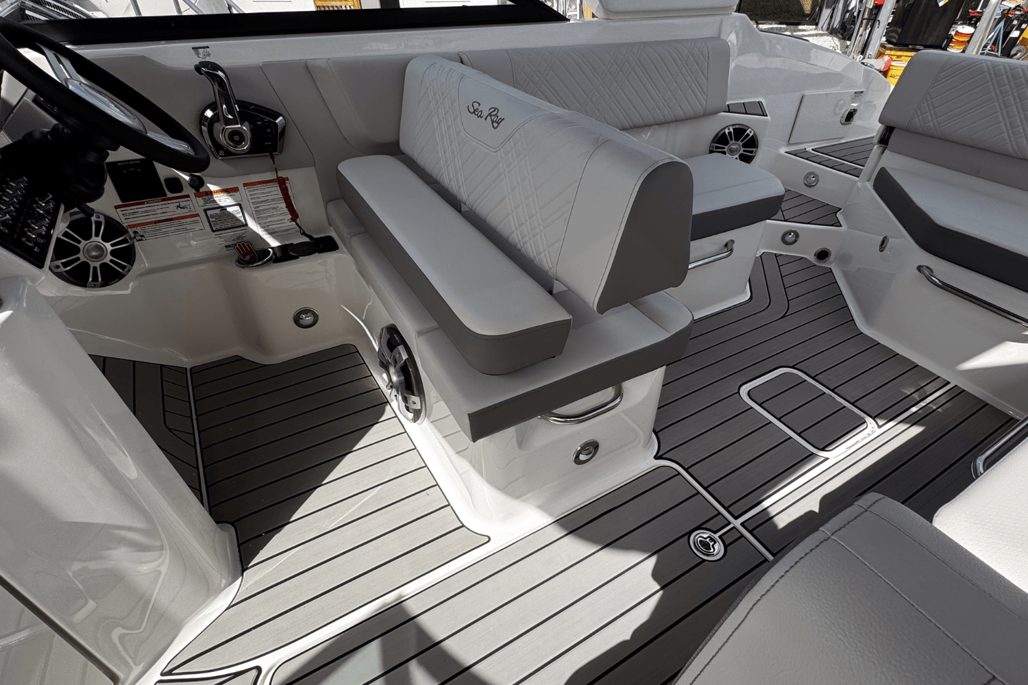 2025 Sea Ray SDX 270 Outboard Image Thumbnail #10