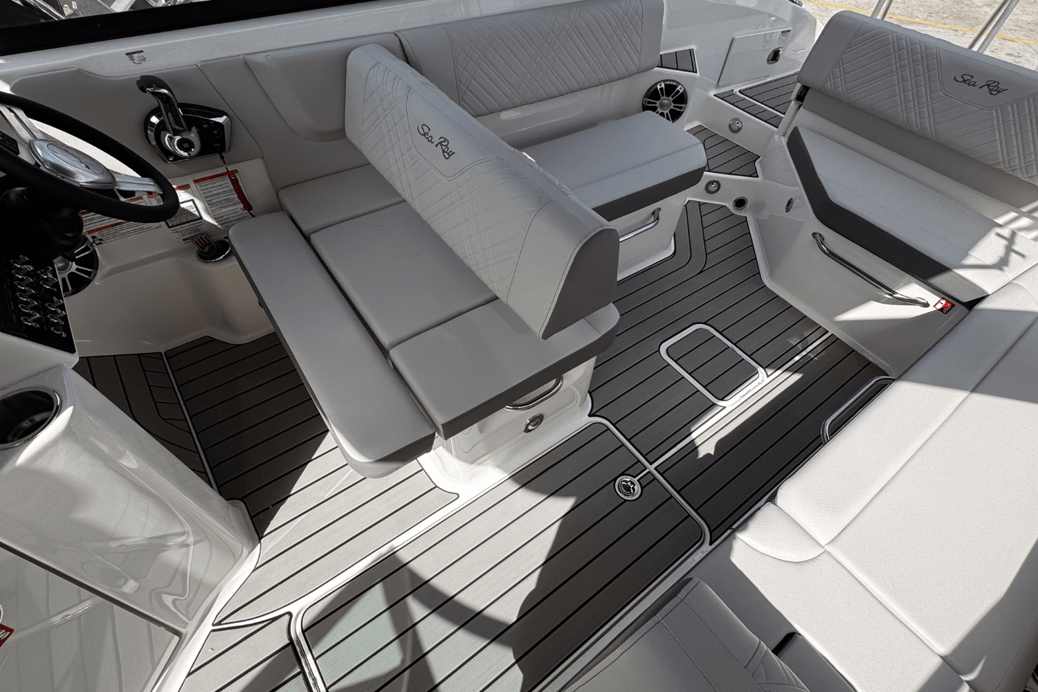 2025 Sea Ray SDX 270 Outboard Image Thumbnail #12