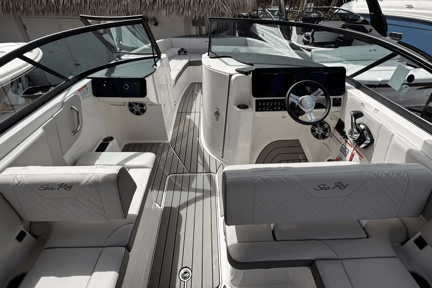 2025 Sea Ray SDX 270 Outboard Image Thumbnail #8