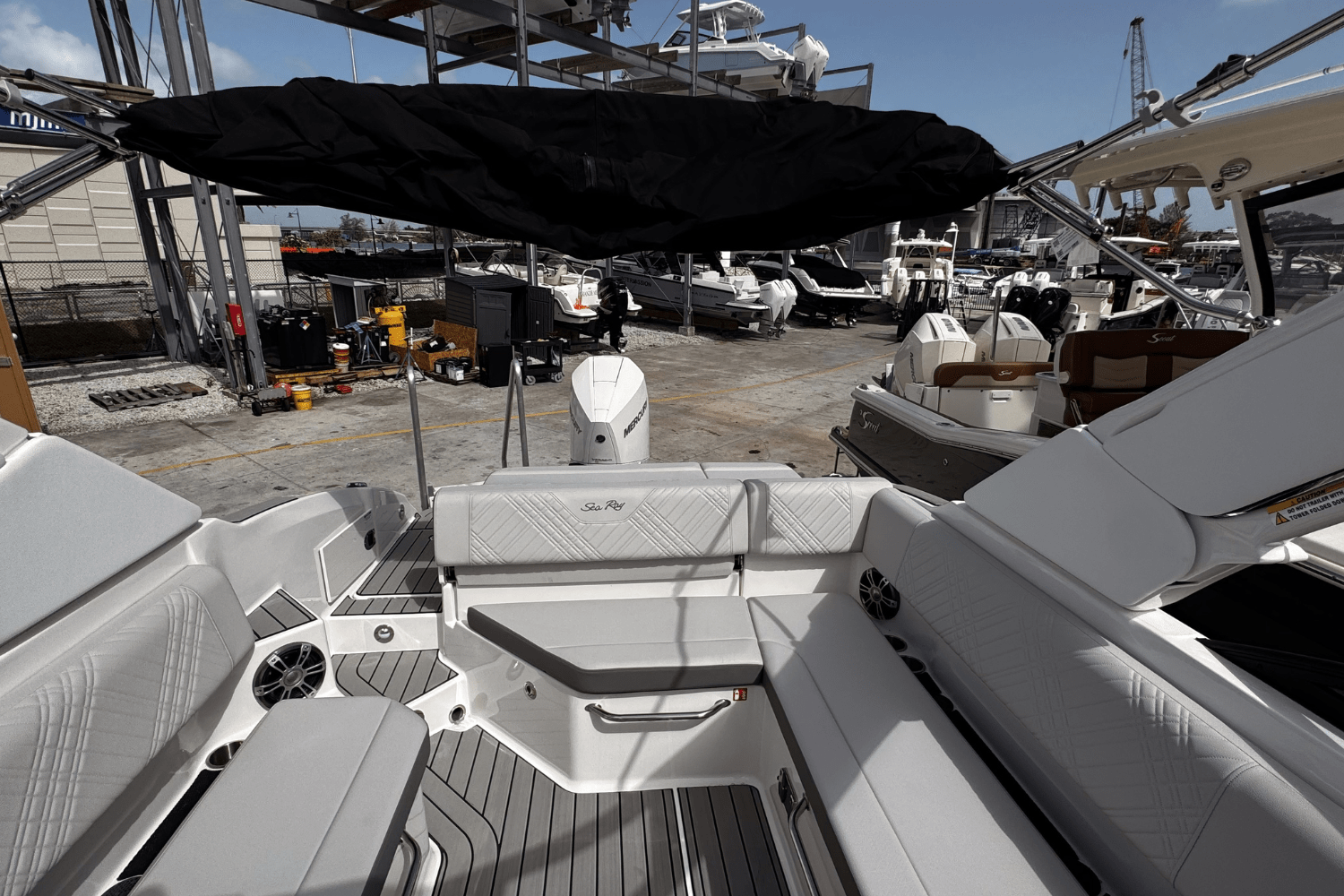 2025 Sea Ray SDX 270 Outboard Image Thumbnail #4