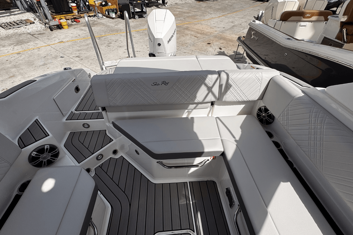 2025 Sea Ray SDX 270 Outboard Image Thumbnail #5