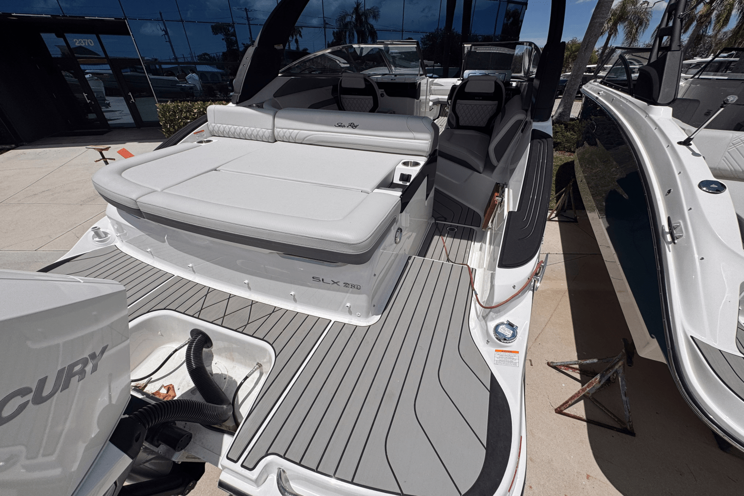 2025 Sea Ray SLX 260 Outboard Image Thumbnail #2