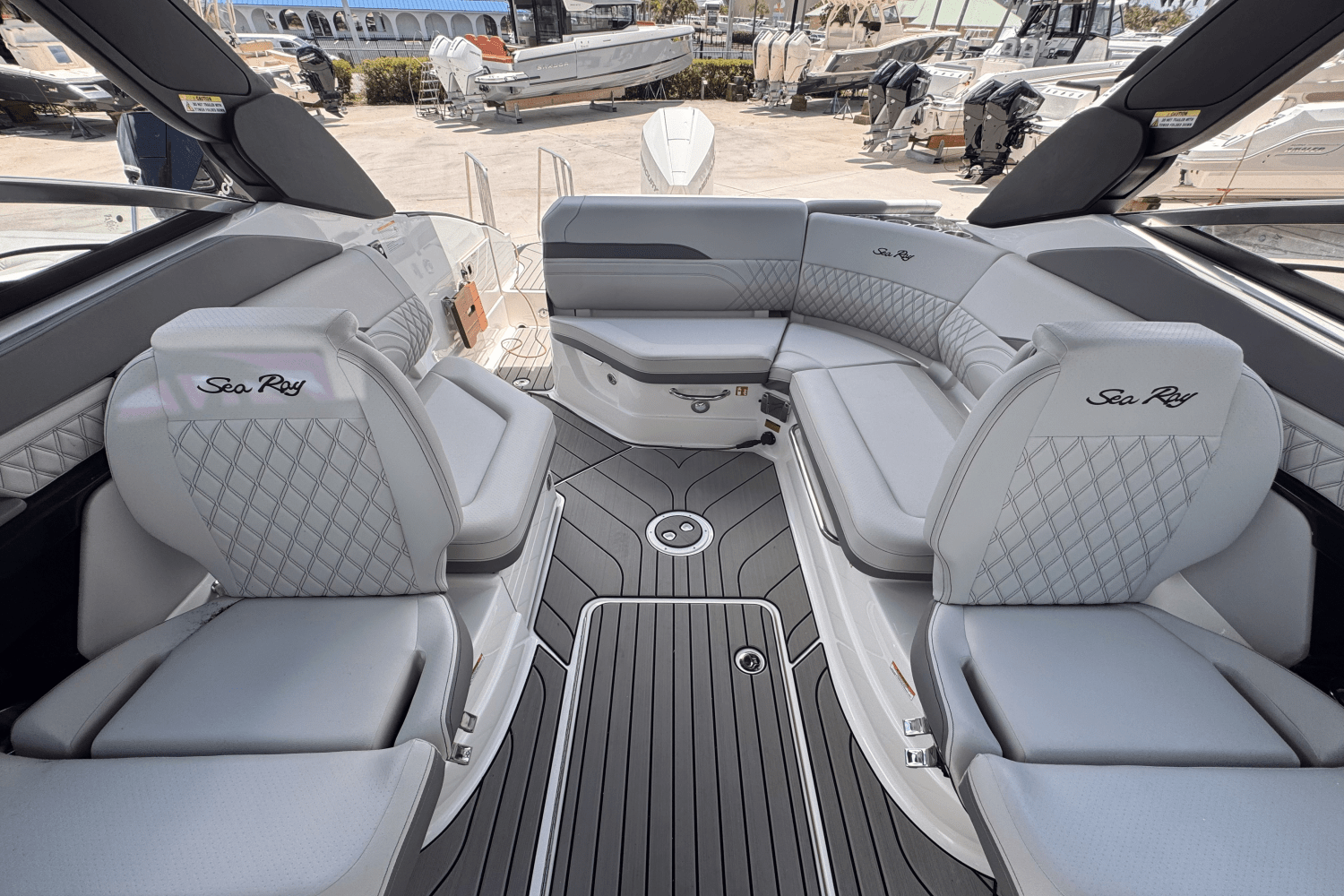 2025 Sea Ray SLX 260 Outboard Image Thumbnail #14