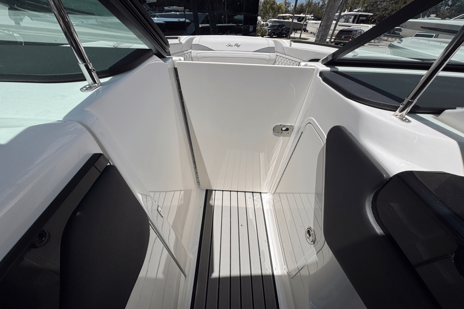 2025 Sea Ray SLX 260 Outboard Image Thumbnail #16