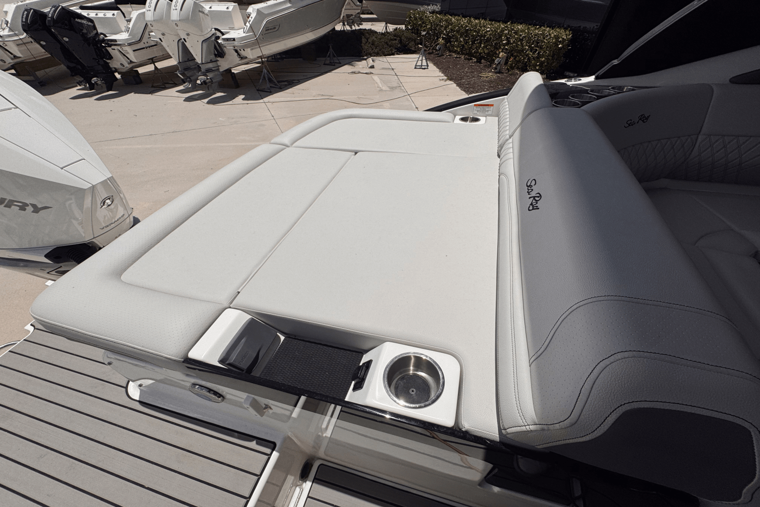 2025 Sea Ray SLX 260 Outboard Image Thumbnail #3