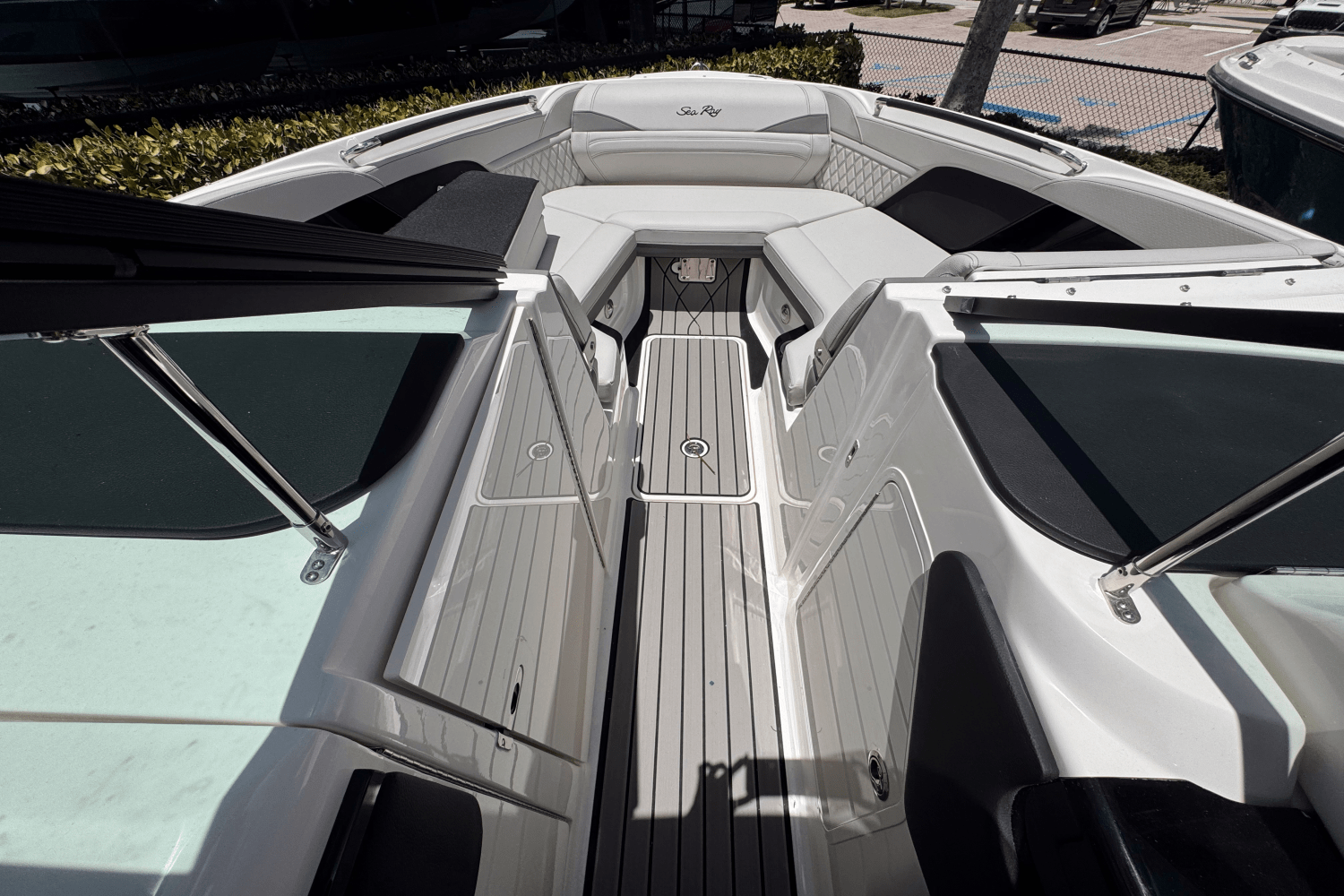 2025 Sea Ray SLX 260 Outboard Image Thumbnail #15