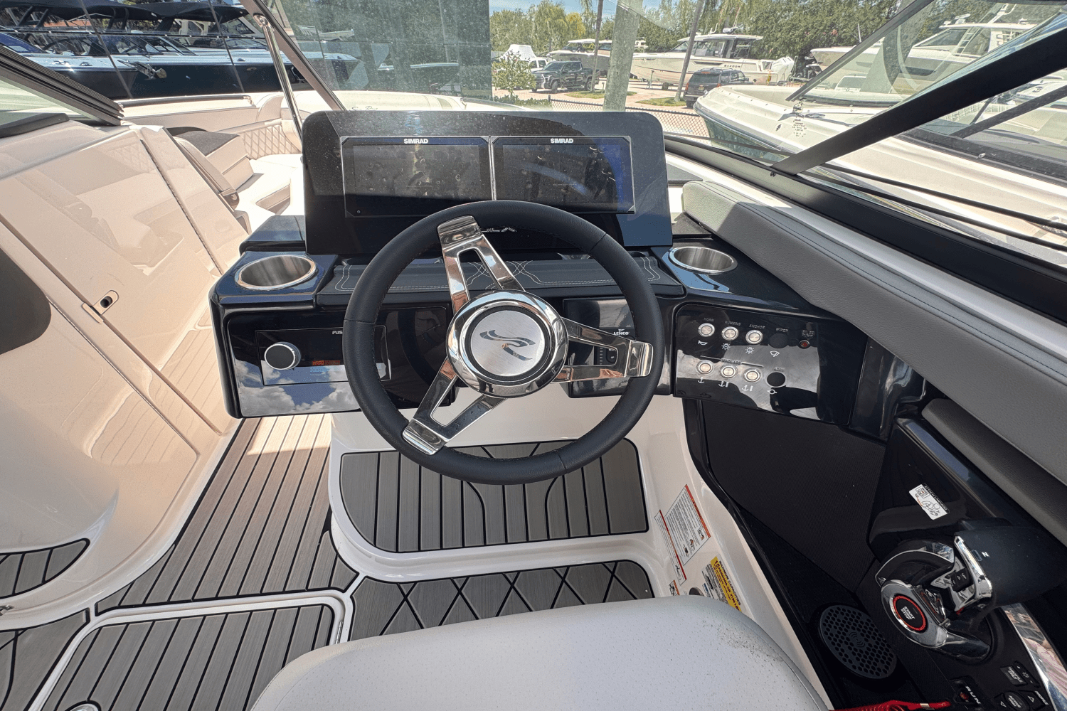2025 Sea Ray SLX 260 Outboard Image Thumbnail #9