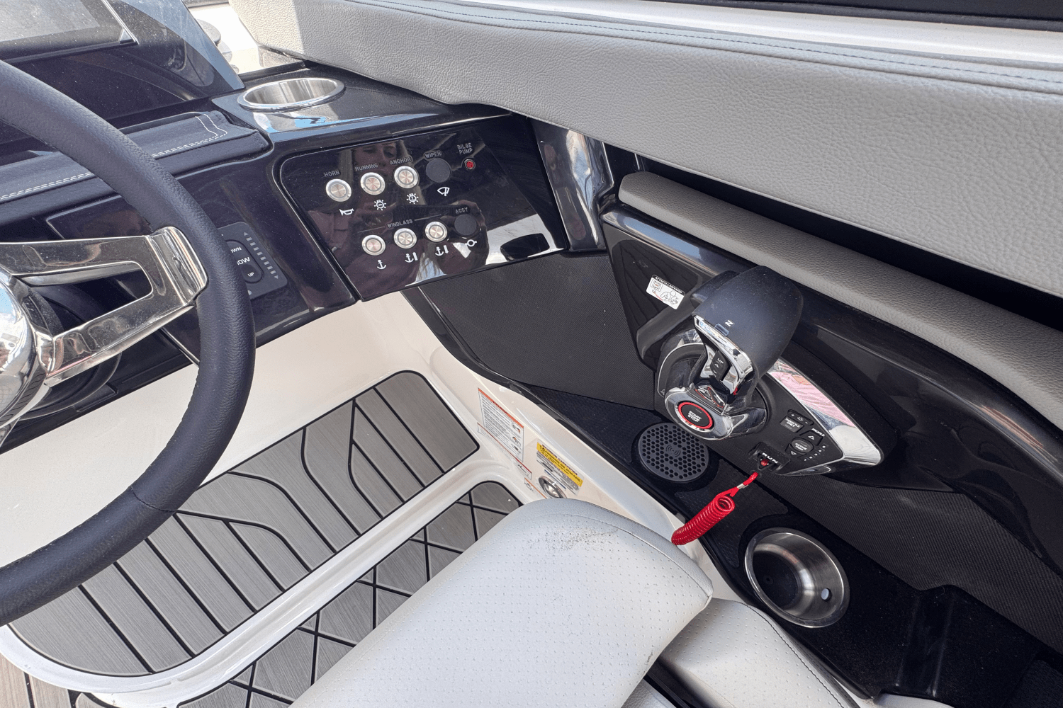 2025 Sea Ray SLX 260 Outboard Image Thumbnail #10