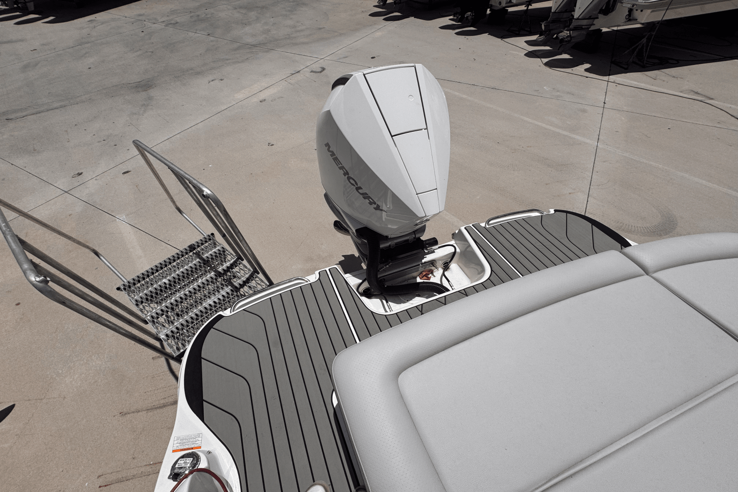 2025 Sea Ray SLX 260 Outboard Image Thumbnail #4