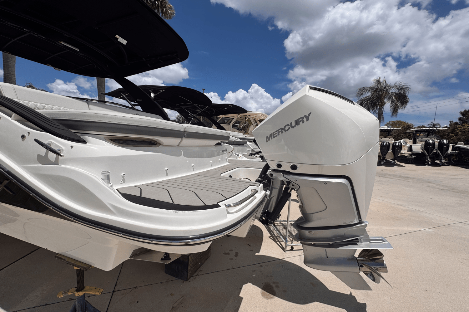 2025 Sea Ray SLX 260 Outboard Image Thumbnail #1