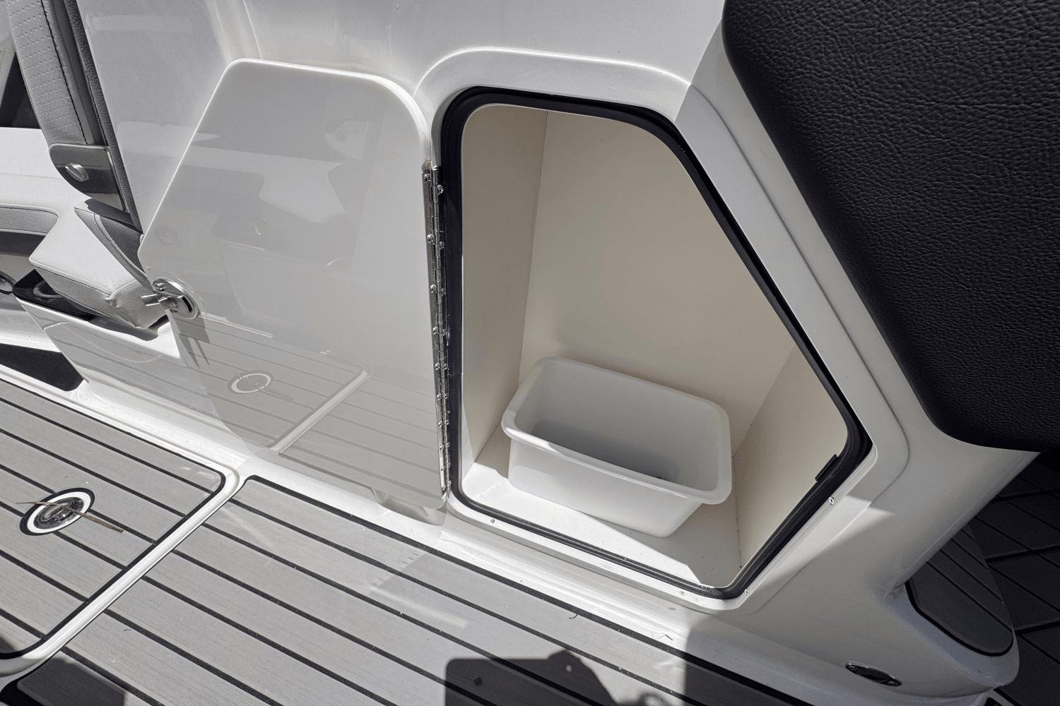 2025 Sea Ray SLX 260 Outboard Image Thumbnail #20