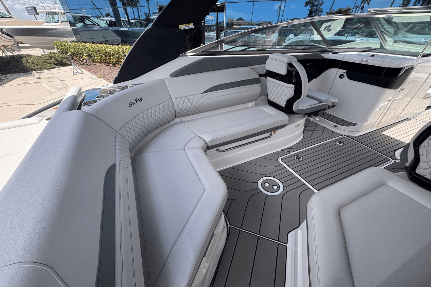 2025 Sea Ray SLX 260 Outboard Image Thumbnail #6