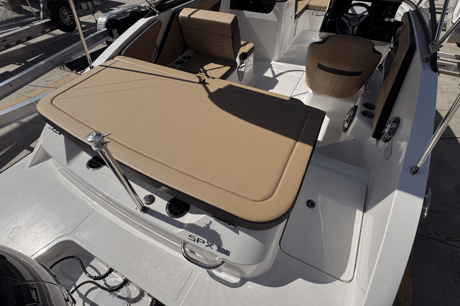 2025 Sea Ray SPX 190 Outboard Image Thumbnail #14