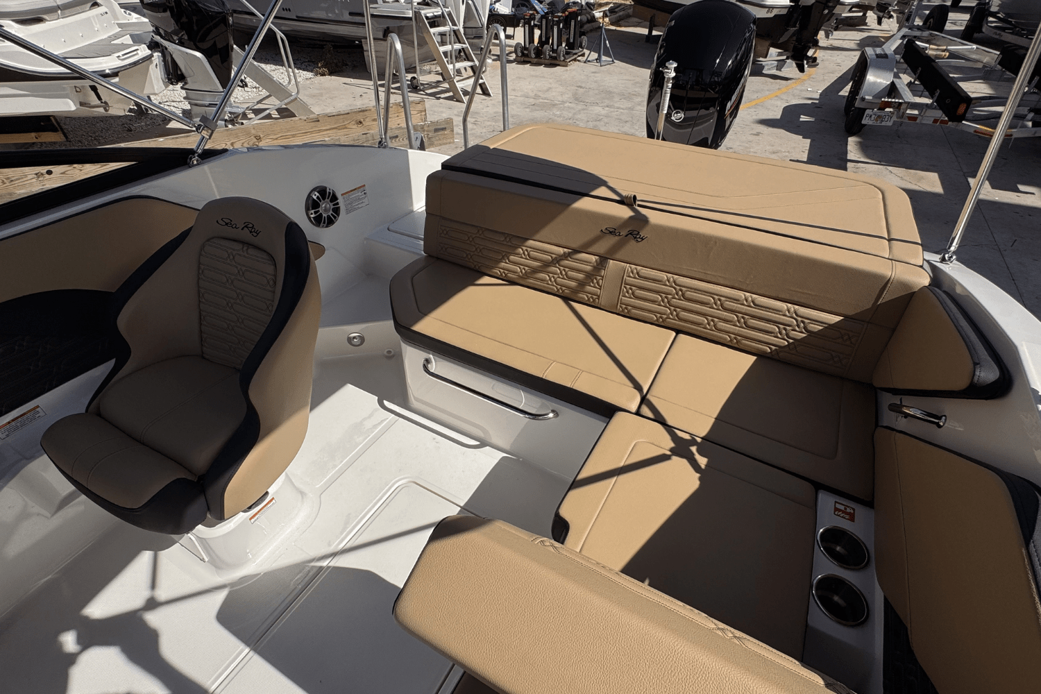 2025 Sea Ray SPX 190 Outboard Image Thumbnail #9