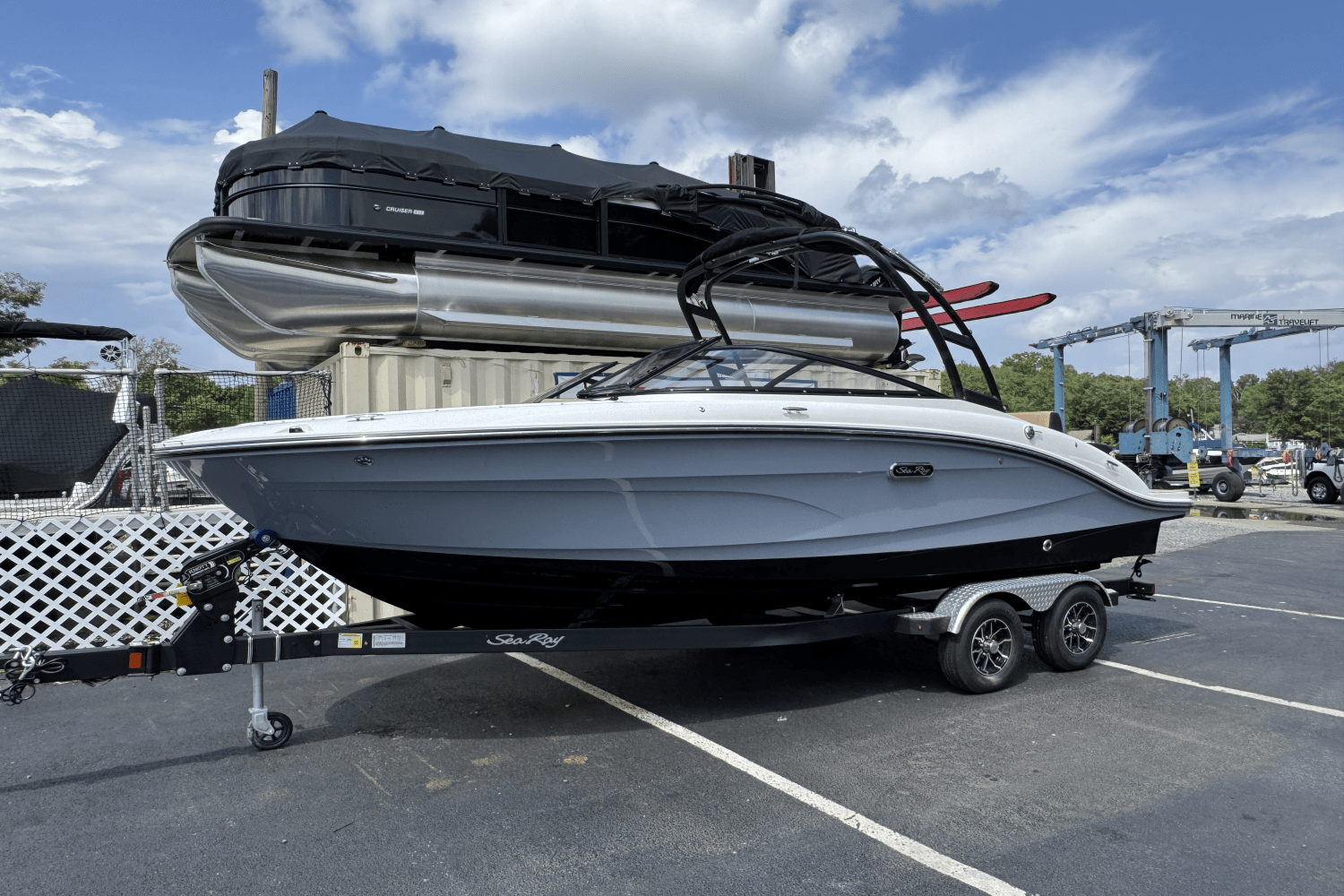 2025 Sea Ray SPX 210 Image Thumbnail #9