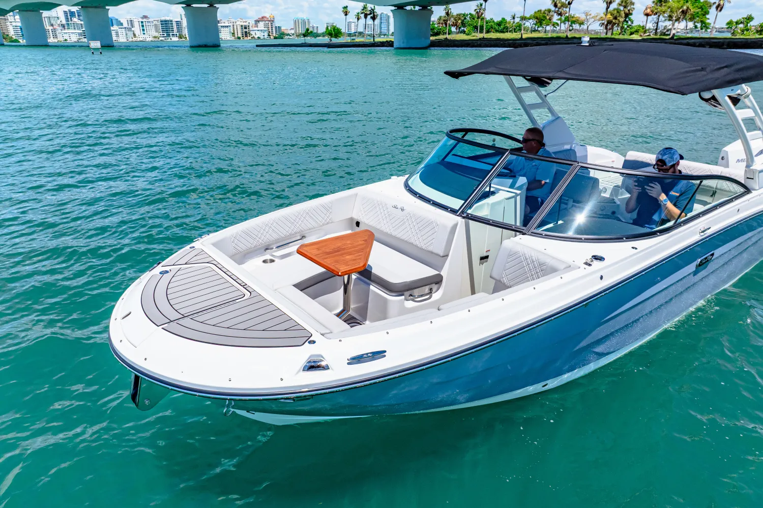 2025 Sea Ray SDX 270 Outboard Image Thumbnail #7