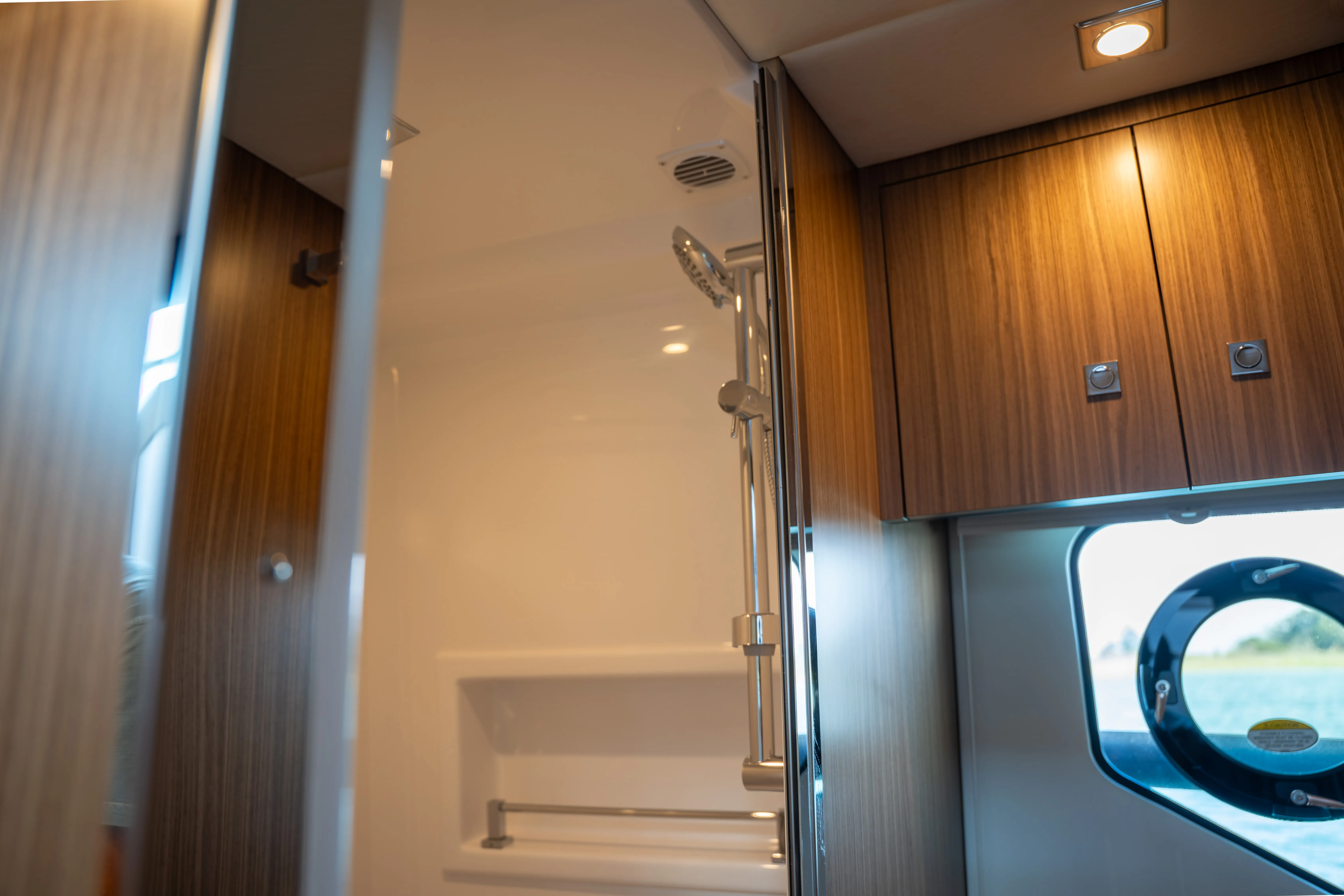 2026 Cruisers Yachts 42 Cantius Image Thumbnail #44