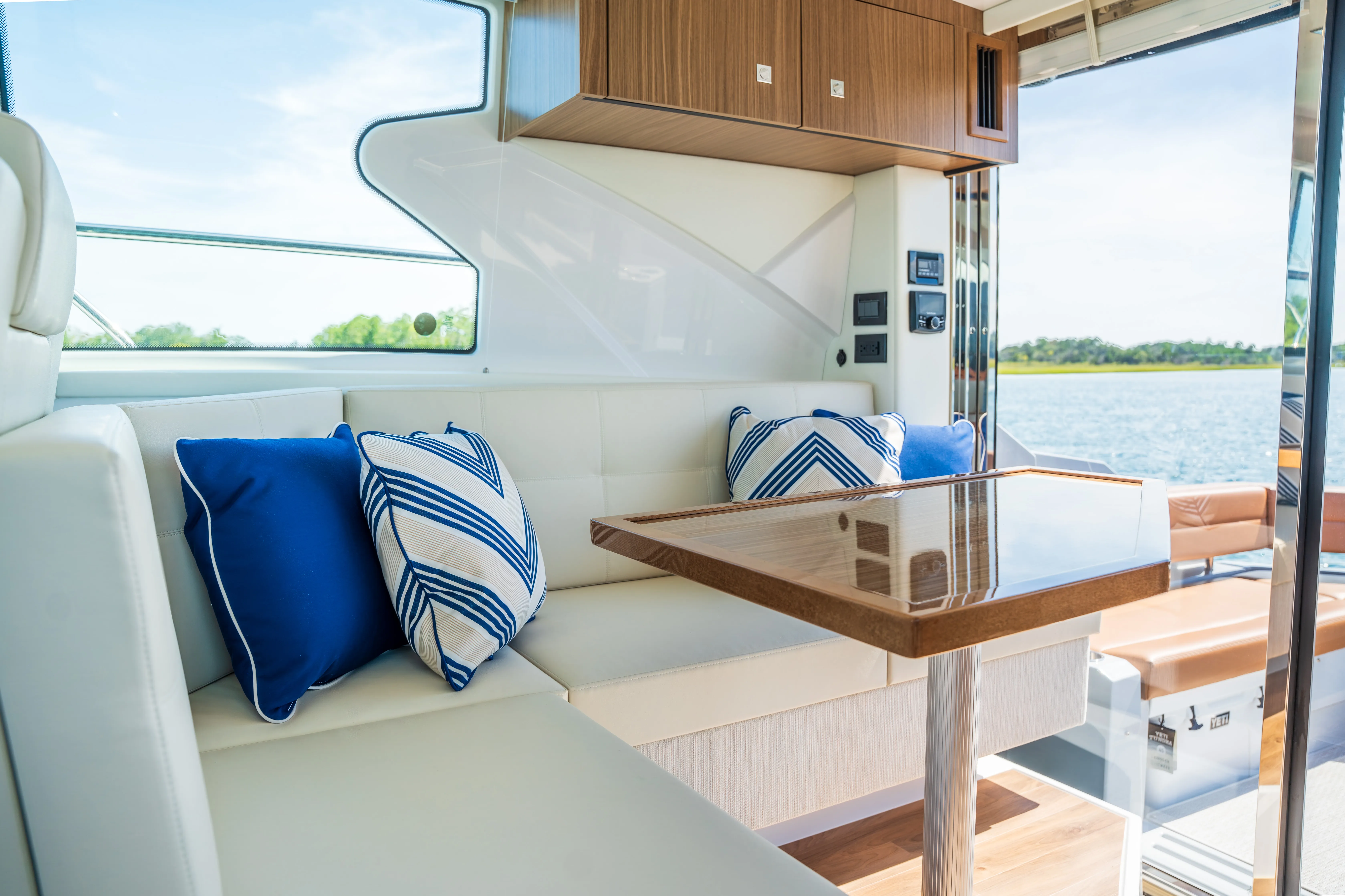 2026 Cruisers Yachts 42 Cantius Image Thumbnail #14